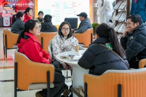 �����¶��������������Ƚ����У��ҳ����ĵ�5�����������