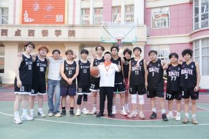 ӭ���������ϣ���Ѫ���������¶�������ѧУУ԰������Բ������